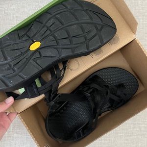 womens chacos size 7! they have never been worn so in great condition